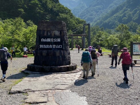 さあ、いよいよ白山登山のスタート。この先のつり橋を渡ります。