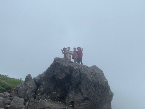 黒ボコ岩、乗りました!(^^)!