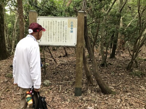 大岳(みたけ)寺跡。大峰山より賑わっていたとか・・・。