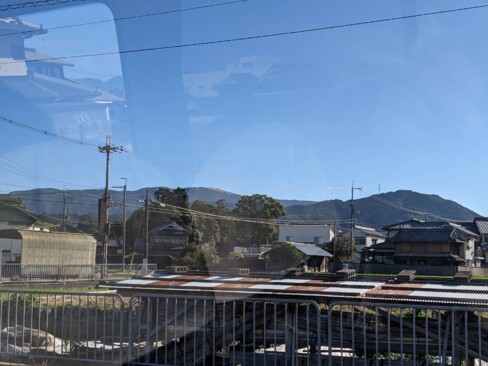 真ん中の茶色に見えるところが、岩湧山の山頂付近のススキの原っぱです。