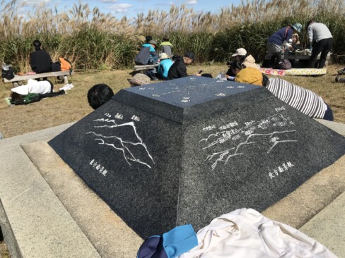 二上山、葛城山、金剛山。ばっちり見えています。