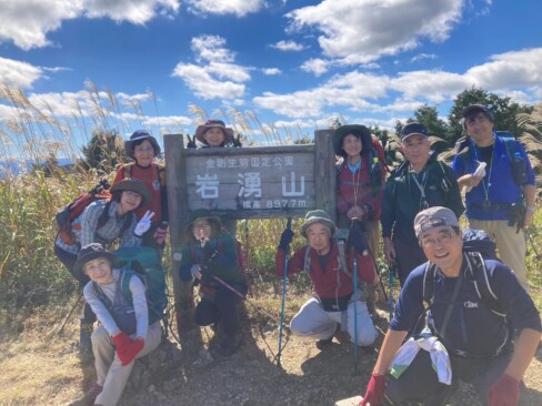 11:25岩湧山山頂に到着です。