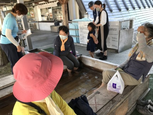 雪彦温泉の足湯。ほっこりゆっくり、疲れが取れますね。