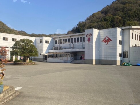 ヤマサのアイドル、さっちゃんも迎えてくれます。