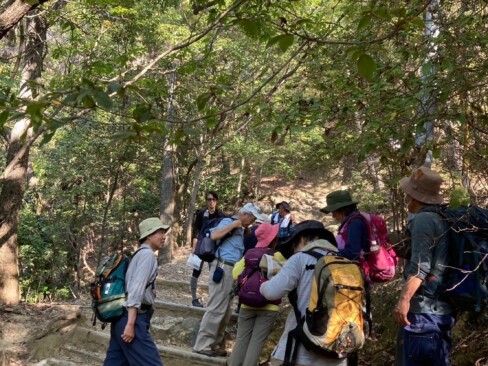 11月というのにこの暑さ。なので、衣服調整します。