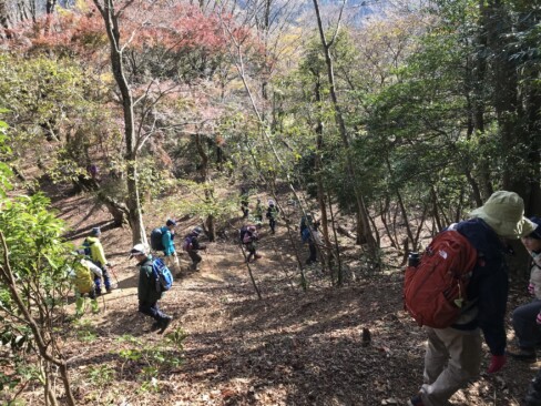 下山しまーーす。足の置き方に気を付けて、安全に。