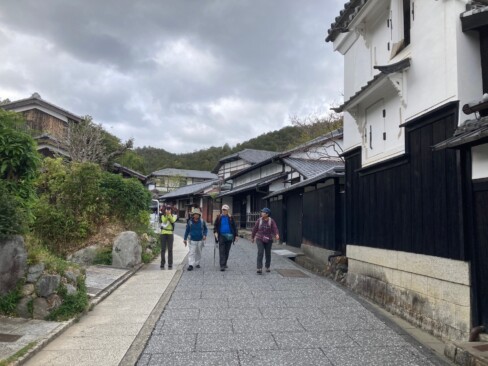 白と黒のコントラストが素敵。