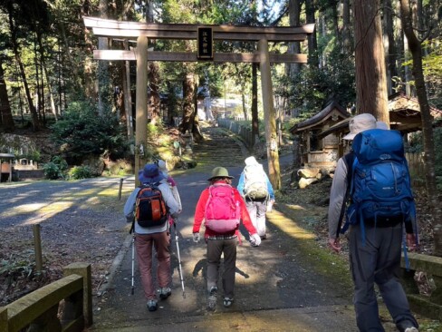 まずは、江文神社に立ち寄ります。