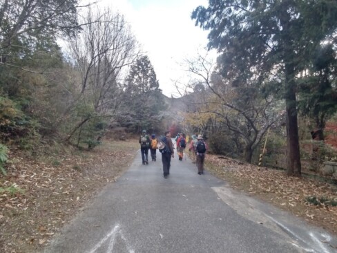 無事に下山して、満足感いっぱいの後ろ姿。