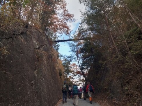 えーー、あのつり橋、結構高いところにあったのですね。