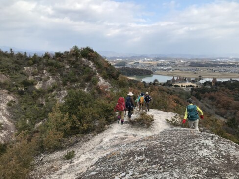 2座目の笠松山を目指して、この尾根を歩いていきます。