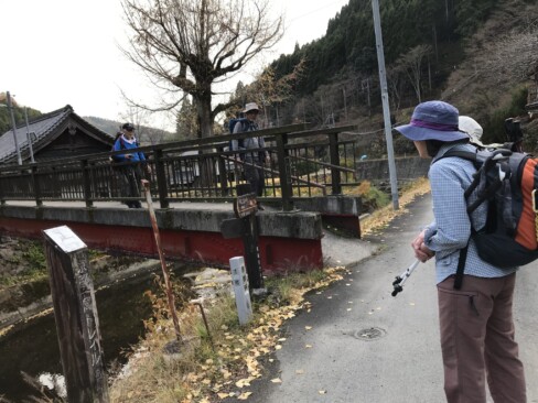 橋を渡って左へ行くと、二ノ瀬駅です。