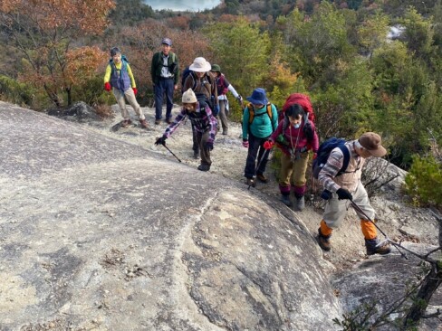 眼下に、スタート地点の公民館や中学校も見えています。