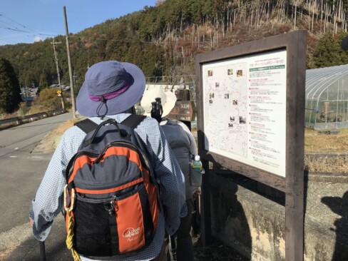 コースには、あちこちに案内板があります。