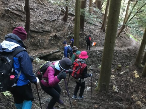 雪が融けて、登山道がぬかるんできました。