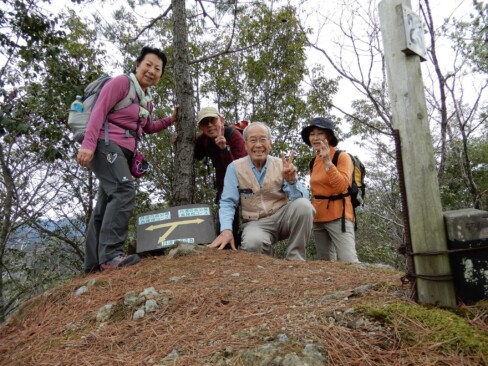 セルフタイマーで参加者4人が写りました。