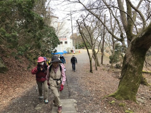 駅舎の東にある「北山1」の標識を確認してスタート。