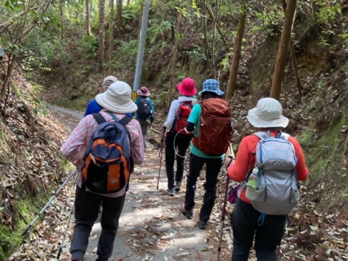 確かに、長ーーーい下り坂が続きます。