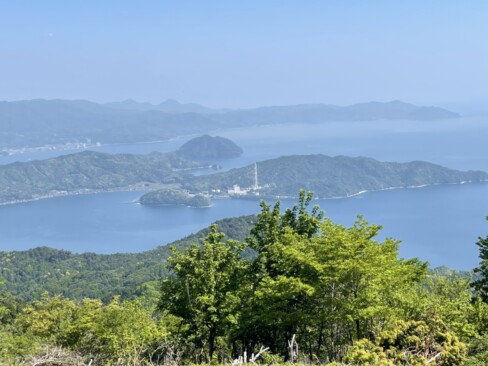 東峰から望む舞鶴湾