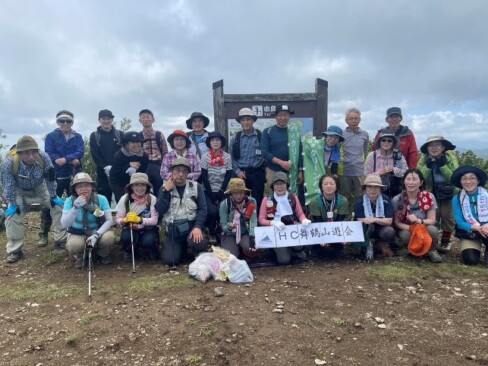 東峰山頂での集合写真