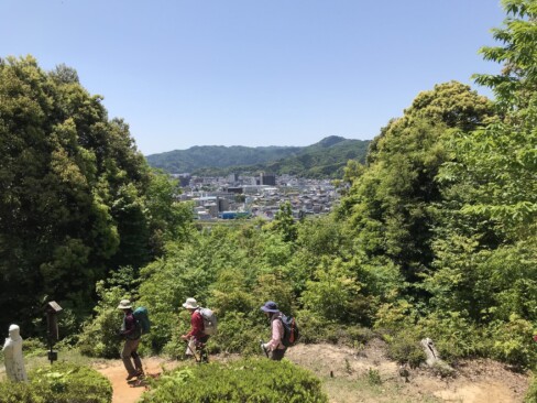 十字架山からは、西舞鶴の街並みが見えます。