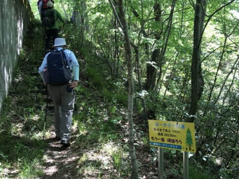 100mおきにこの看板があり、励ましてくれます。