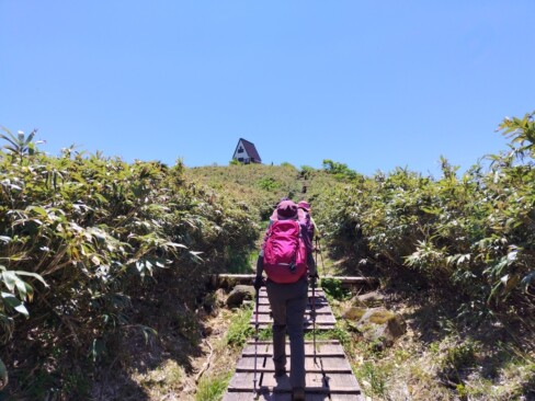 山頂の避難小屋が、待ってくれていますよ。ファイトーーーー!!