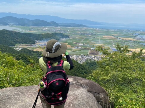 繖山手前の岩から・・・いい眺め。