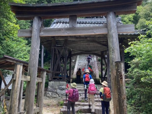 雨宮竜神社に到着。ここで、昼食休憩。