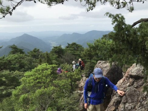 いやあ、みんな無事に岩場が登れてよかったーーー(会長、心の声)