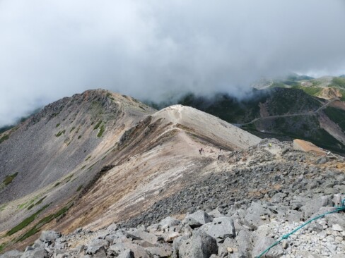 歩いてきた道のりが見わたせます。迫力あるーーーー