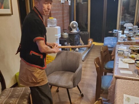 オーナーさんにホルンを聞かせていただきました♪