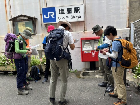 今日は、塩屋駅からスタート。ルートの確認中!