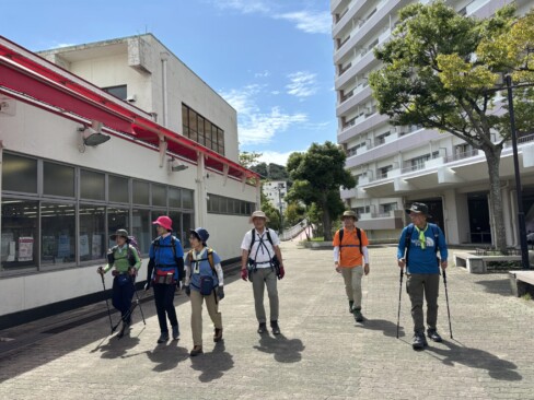 団地の中を失礼します。ここも全山縦走路のコースです。