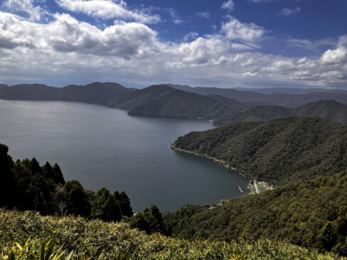 雄大に広がる琵琶湖の風景