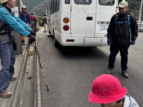 2時間半ほどで諭鶴羽ダムに到着。