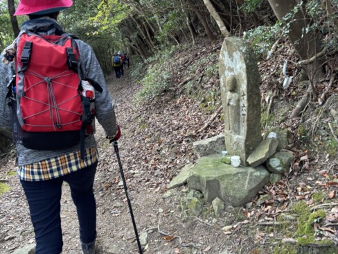 十六丁のお地蔵様。信仰の道ですね。