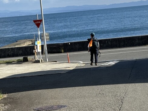 海に向かって・・・。会長さん、先頭お疲れさまでした。