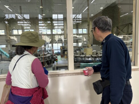 工場見学・・・この時間帯は、生産ラインは止まってました。