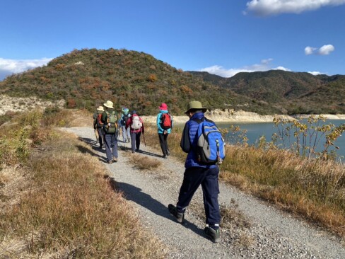 昭和池の周りを歩いて、駐車場に戻ります。