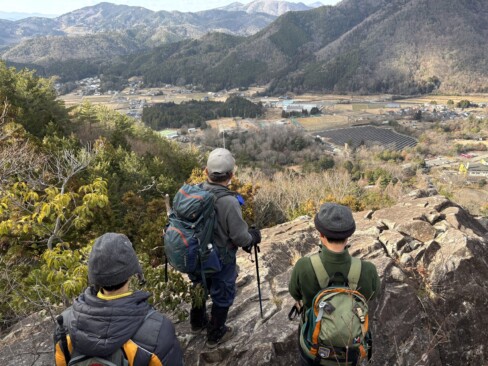 東の覗きから覗いてみる。落ちないでね。