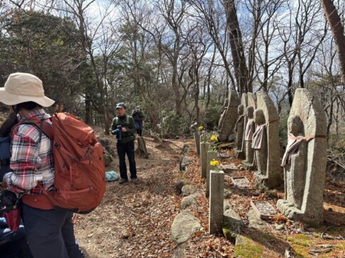 六地蔵に到着。大きなお地蔵様です。
