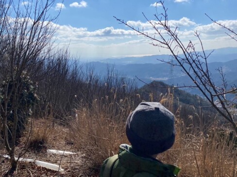 ルートから少し外れると、大阪方面が見渡せます。海もキラキラ。