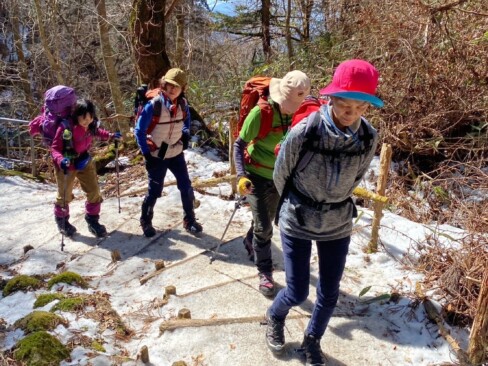 とにかく階段・・・階段の連続。なかなかきつい(>_<)