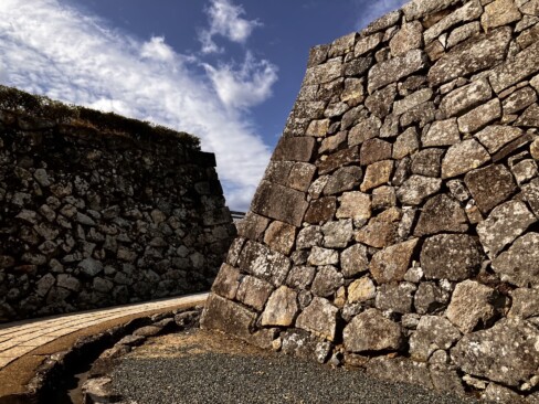 三の丸入口から大書院に至る石垣