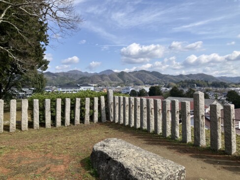 天守台からは篠山の町並や丹波の山々を見渡すことができます。