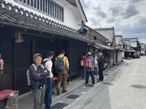 商家群の中を散策や買い物をしながら楽しみました。