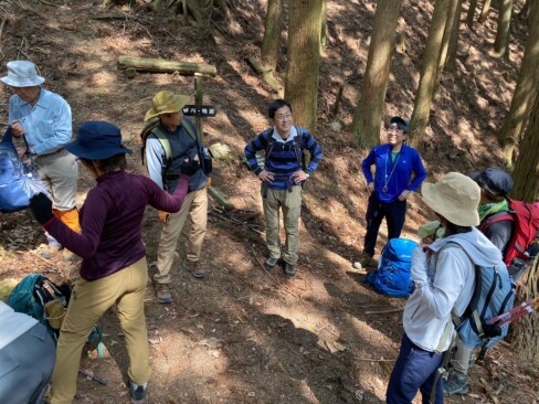 木陰の中は、さわやかでいい気持ち。