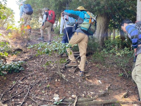 急登をクリアして、山頂は目の前(^O^)/