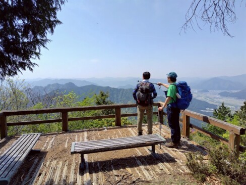 五台山といえば、このテラス。氷上町内の展望がいい感じ。